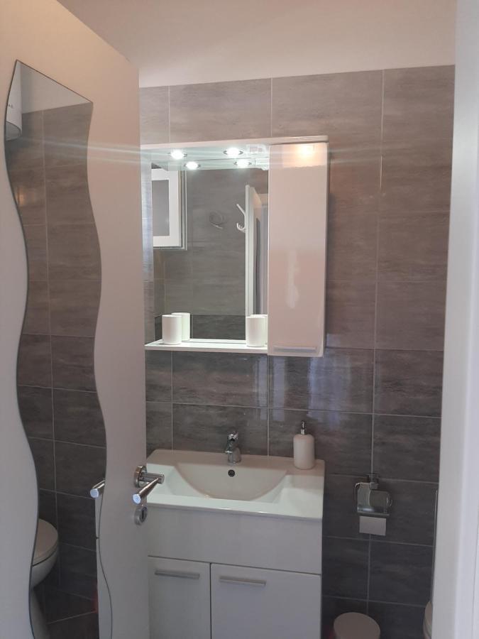 Apartment Enis บาร์บารีกา ภายนอก รูปภาพ